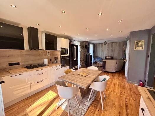 Duplex à vendre 135 000 € 3 pièces 2 chambres 82,8 m² RDC/2 Aubessagne 05800