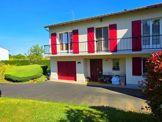 Maison à vendre 179 000 € 5 pièces 4 chambres 104 m² 715 m² de terrain Nord Arpajon-sur-Cère 15130