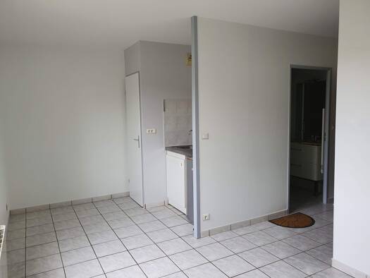 Appartement à louer 395 € 1 pièce 25 m² Étage 1/2 Villemandeur 45700