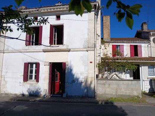 Maison à vendre 58 900 € 4 pièces 2 chambres 190 m² 1 204 m² de terrain Montmoreau 16190