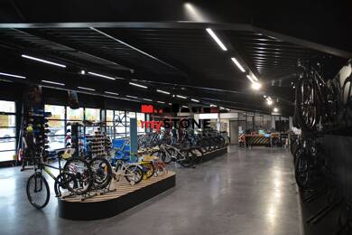 Local commercial à louer 3 100 € 473 m² de surface de vente Chatillon sur Chalaronne 01400