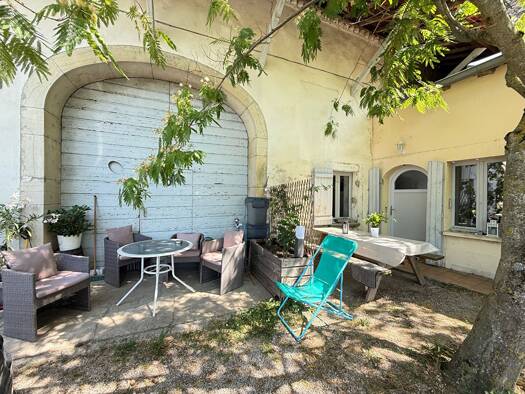 Maison à vendre 260 000 € 6 pièces 4 chambres 158 m² 665 m² de terrain Lons le Saunier 39000
