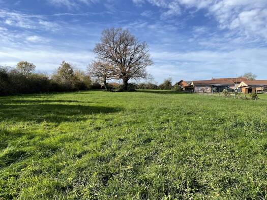 Terrain constructible à vendre 20 200 € 2 960 m² de terrain Saint-Sylvestre-Pragoulin 63310