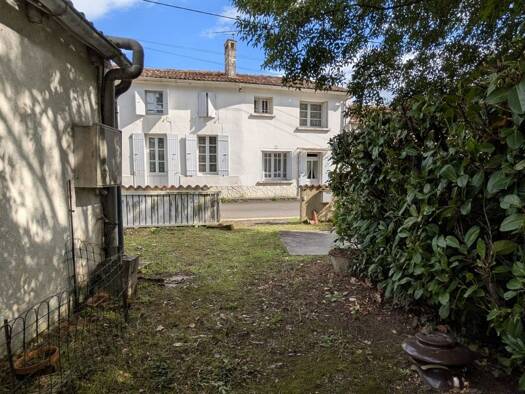 Maison à vendre 100 000 € 3 pièces 2 chambres 90 m² 1 723 m² de terrain Saint-Simon-de-Pellouaille 17260