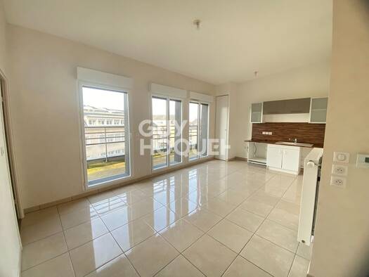 Appartement à louer 980 € 3 pièces 2 chambres 60 m² Étage 4/4 Pastières Chartres 28000