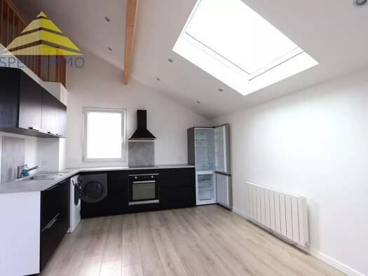 Appartement à louer 1 000 € 3 pièces 2 chambres 38,1 m² 1er étage Vieux Village-Murs du Parc Villecresnes 94440