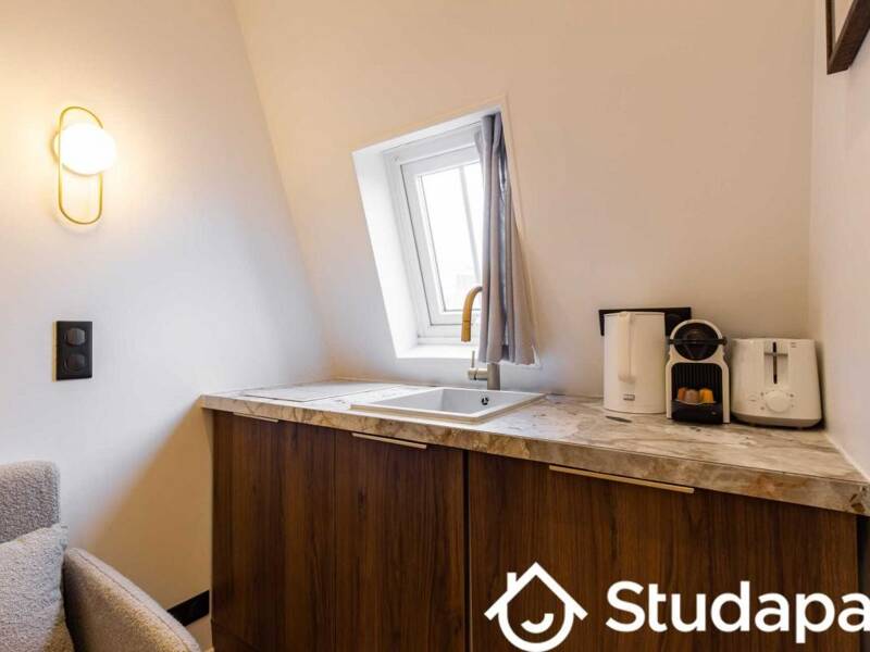 Maison à louer, 11m², PARIS 8E