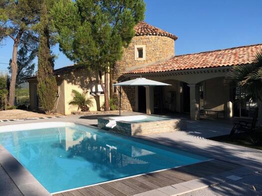 Maison à vendre 655 000 € 7 pièces 5 chambres 209 m² 4 379 m² de terrain Carcès 83570