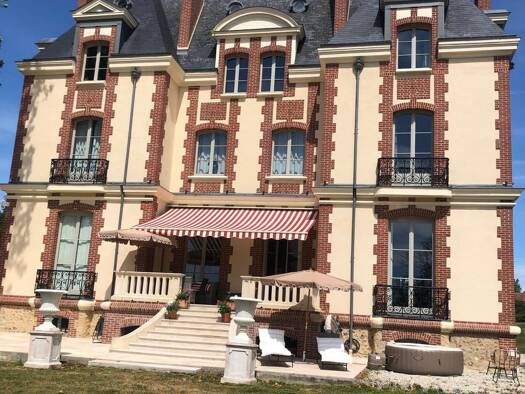 Demeure à vendre 4 950 000 € 15 pièces 6 chambres 560 m² 80 000 m² de terrain Deauville 14800