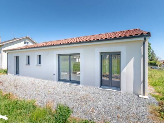 Maison de plain-pied à vendre 210 400 € 5 pièces 3 chambres 105 m² 619 m² de terrain Sereilhac 87620