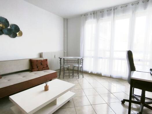 Appartement à vendre 65 000 € 1 pièce 26 m² Étage 1/6 Saint-André-les-Vergers 10120