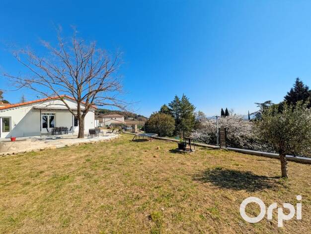 Maison de plain-pied à vendre 249 000 € 3 pièces 2 chambres 90 m² 1 261 m² de terrain Saint-Marcel-d'Ardèche 07700