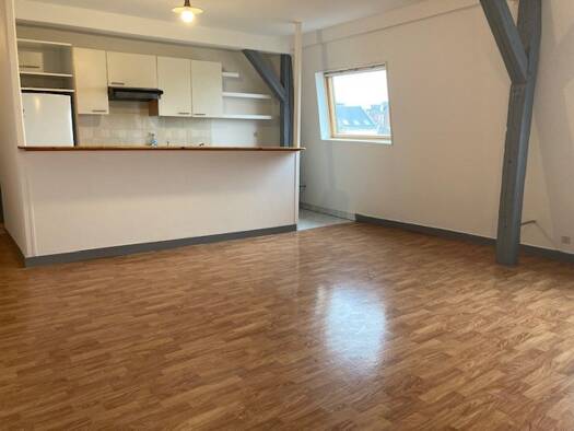Appartement à louer 470 € 2 pièces 1 chambre 53 m² Étage 3/3 Saint-Quentin 02100