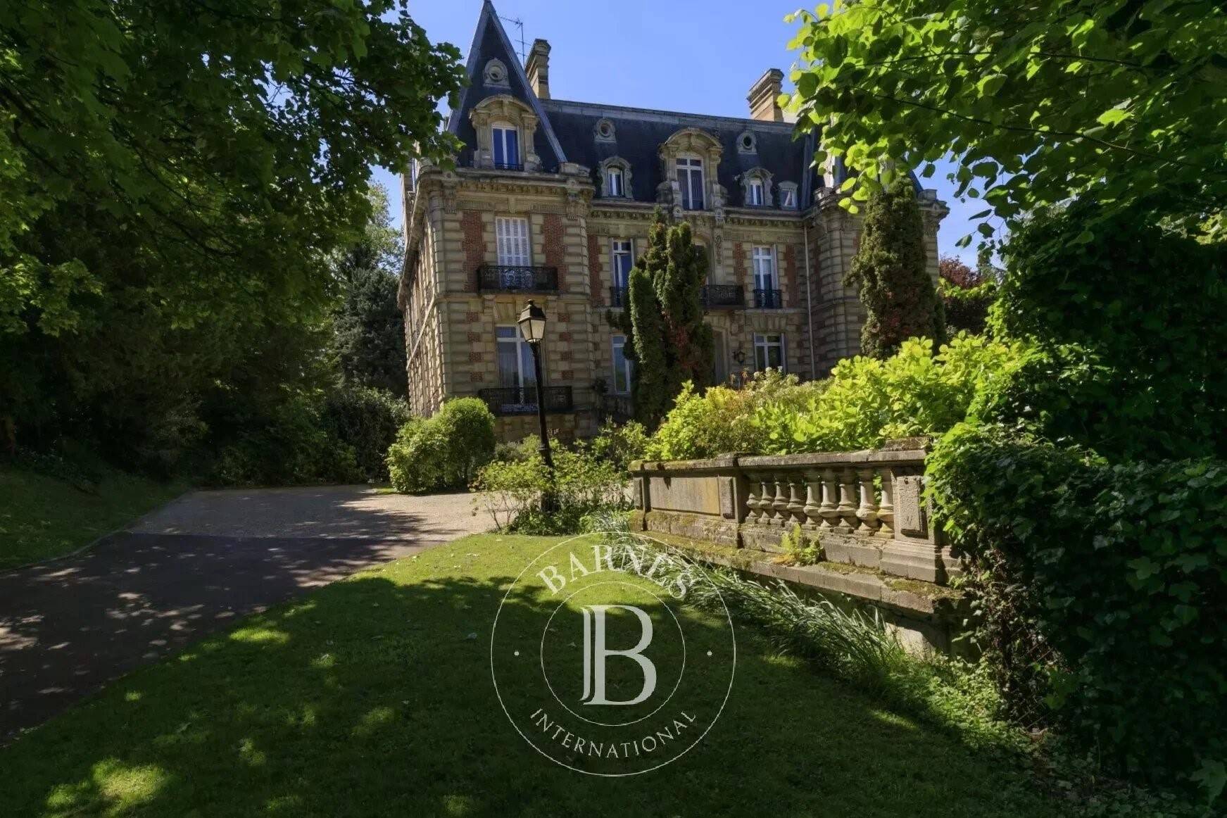 Maison à vendre, 200m², MARNES LA COQUETTE