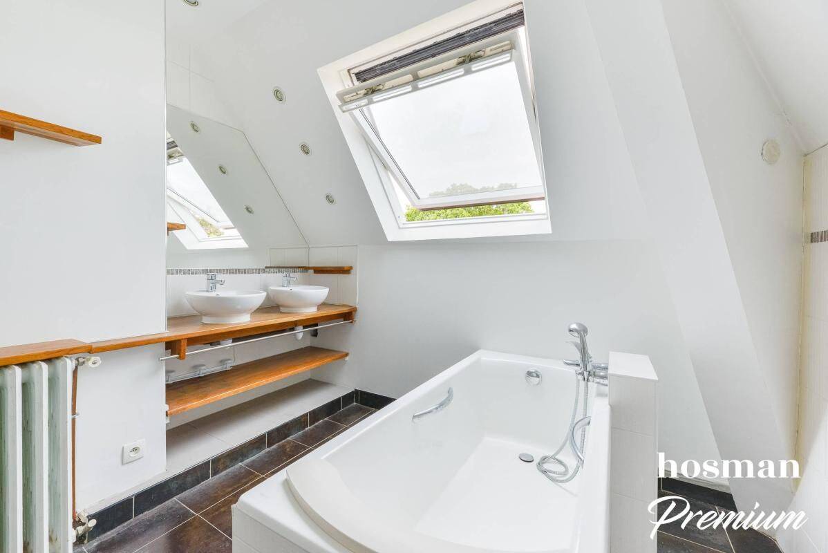 Charmante maison 6 pièces de 158 m² avec deux terrasses et jardi — 12