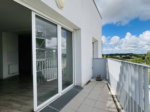 Appartement à vendre 120 000 € 2 pièces 1 chambre 44 m² Étage 4/4 Cenon 33150