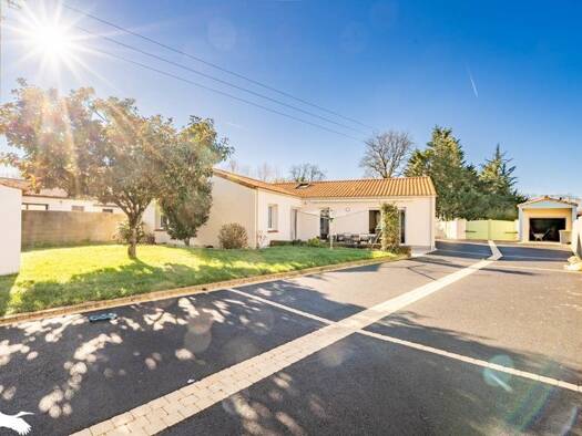 Maison de plain-pied à vendre 337 920 € 6 pièces 4 chambres 157 m² 993 m² de terrain Sud Boulogne Saint-Philbert-de-Grand-Lieu 44310