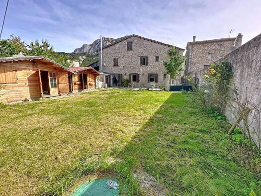Boutique à vendre 260 000 € 200 m² de surface de vente Soleilhas 04120