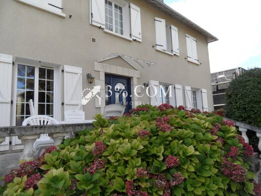 Maison à vendre 463 000 € 8 pièces 4 chambres 237 m² 3 667 m² de terrain Bizais-Pepiniere Buxerolles 86180