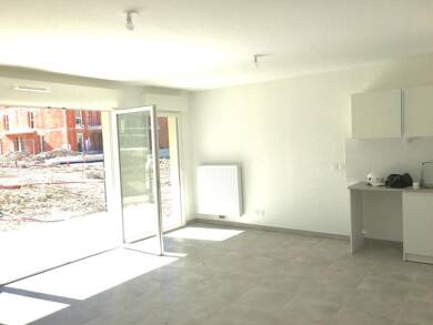 Appartement à louer 674 € 2 pièces 1 chambre 40 m² 1er étage St Cannat 13760
