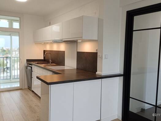 Appartement à louer 1 290 € 4 pièces 3 chambres 72 m² Étage 8/15 Talence 33400