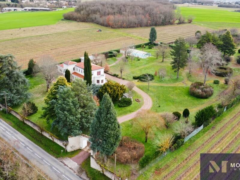Maison à vendre, 375m², ROULLET SAINT ESTEPHE