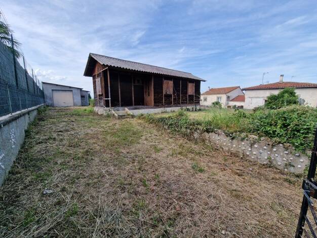 Chalet à vendre 67 000 € 2 pièces 1 chambre 22 m² 495 m² de terrain Marcoux 42130