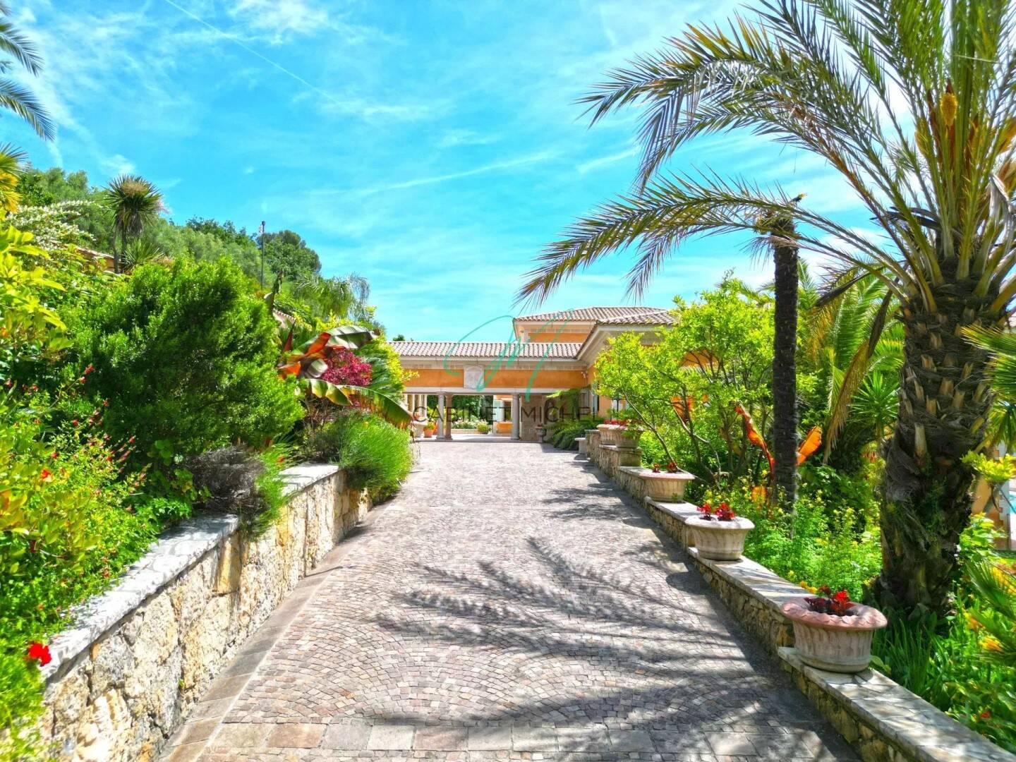 Maison à vendre, 678m², LE ROURET