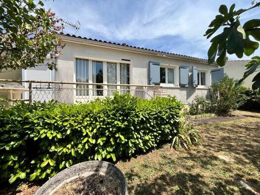 Maison de plain-pied à vendre 117 568 € 3 pièces 2 chambres 68 m² 332 m² de terrain Nord Soyaux 16800