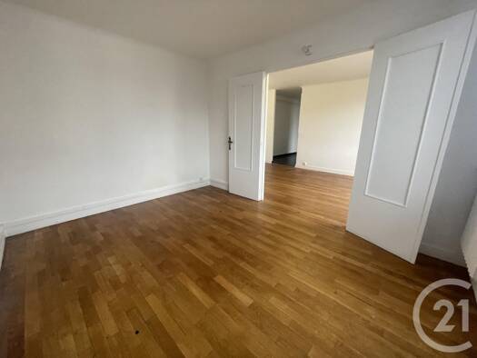Appartement à louer 980 € 3 pièces 2 chambres 57 m² 2ème étage Aubervilliers 93300