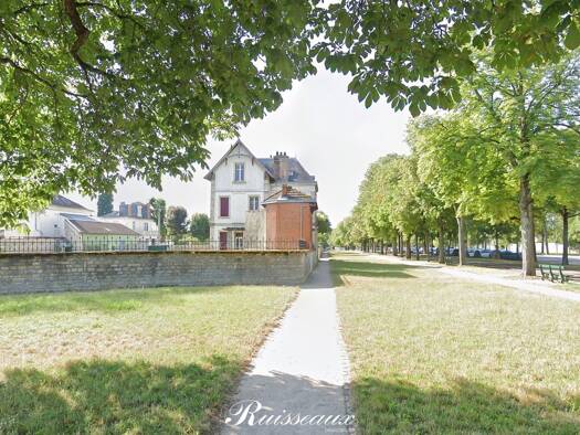 Maison à vendre 1 090 000 € 8 pièces 5 chambres 230 m² 868 m² de terrain Dijon 21000