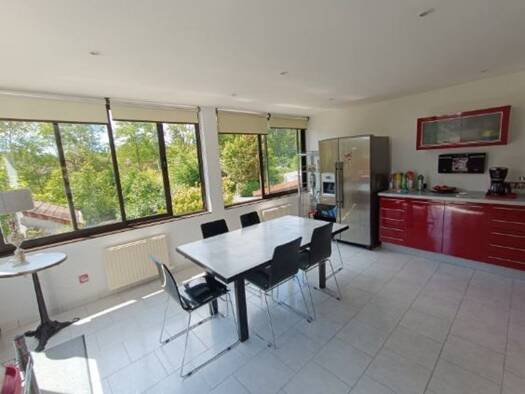 Maison à vendre 190 637 € 5 pièces 3 chambres 152 m² 1 160 m² de terrain Centre Domérat 03410