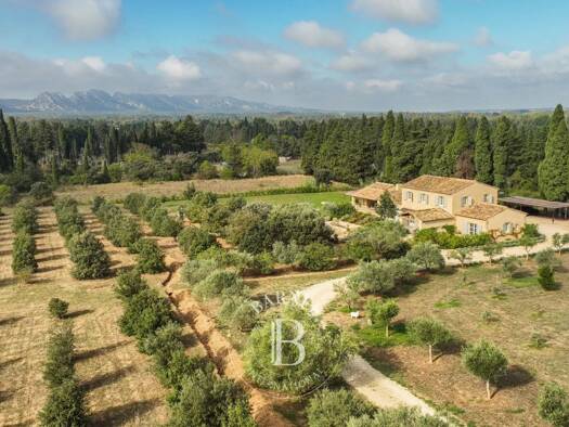 Maison à vendre 3 700 000 € 8 pièces 6 chambres 225 m² 17 254 m² de terrain Eygalières 13810