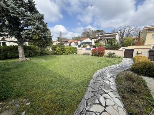 Maison à louer 1 550 € 5 pièces 3 chambres 145 m² Montrabé 31850