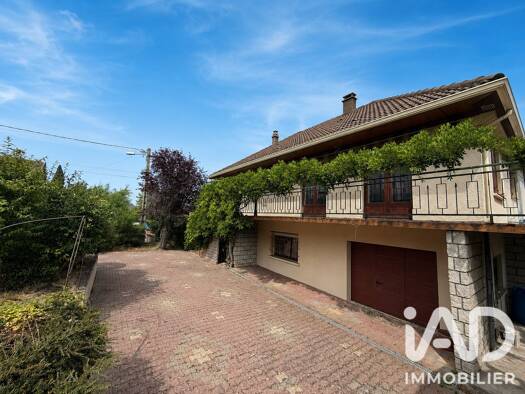 Maison à vendre 255 000 € 6 pièces 3 chambres 135 m² 1 788 m² de terrain Sud Cébazat 63118