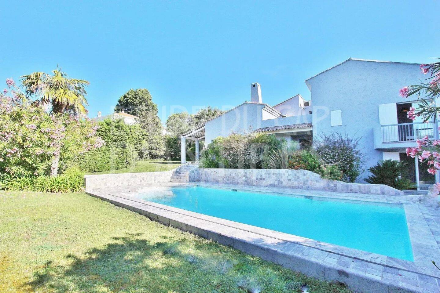 Maison à louer, 250m², ANTIBES