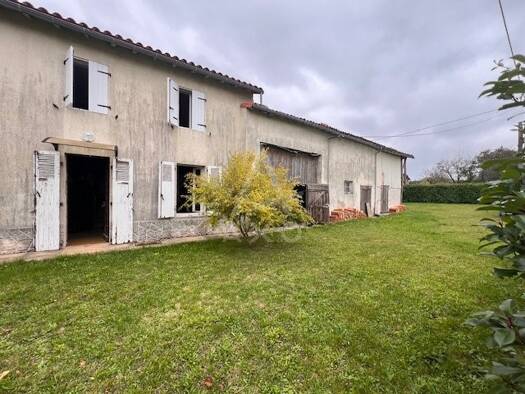Maison à vendre 94 500 € 3 pièces 2 chambres 87 m² 1 100 m² de terrain Limalonges 79190