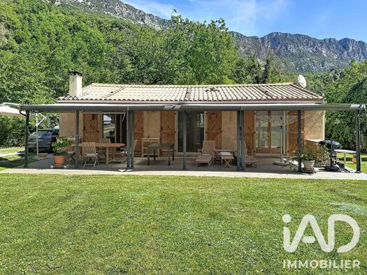 Maison de plain-pied à vendre 378 000 € 3 pièces 2 chambres 96 m² 1 540 m² de terrain La Roque-en-Provence 06910