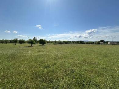 Terrain viabilisé à vendre 158 900 € 246 m² de terrain Peyriere Pertuis 84120