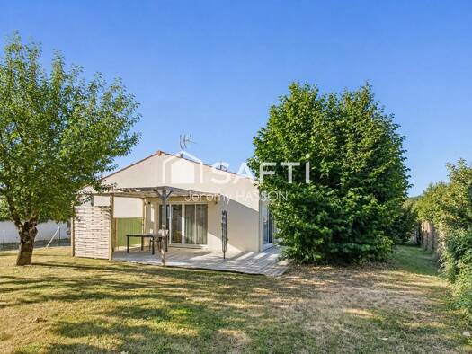 Maison de plain-pied à vendre 249 000 € 4 pièces 3 chambres 106 m² 461 m² de terrain Corme-Royal 17600