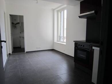 Appartement à louer 700 € 2 pièces 1 chambre 25 m² Dernier étage, Étage 1/1 Centre Est et Sud Gonesse 95500