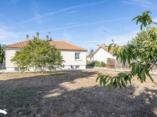 Maison à vendre 159 000 € 4 pièces 3 chambres 75 m² 766 m² de terrain Centre Ville Niort 79000