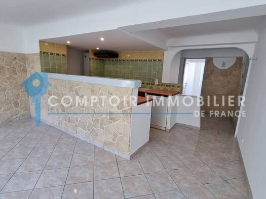 Appartement à vendre 160 000 € 4 pièces 2 chambres 62 m² Étage 2/3 Centre Les Arcs 83460