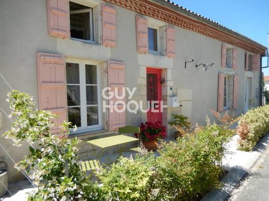 Maison à vendre 295 400 € 6 pièces 4 chambres 165 m² 2 836 m² de terrain Écoyeux 17770