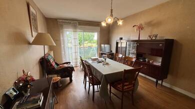 Appartement à vendre 139 100 € 3 pièces 2 chambres 72 m² Dernier étage, Étage 2/2 Geoffroy Martel Saintes 17100