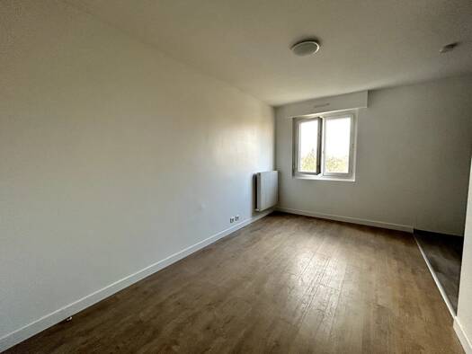 Appartement à vendre 81 000 € 1 pièce 19 m² Étage 3/3 Rive Droite-Apport Paris Gare Corbeil Essonnes 91100
