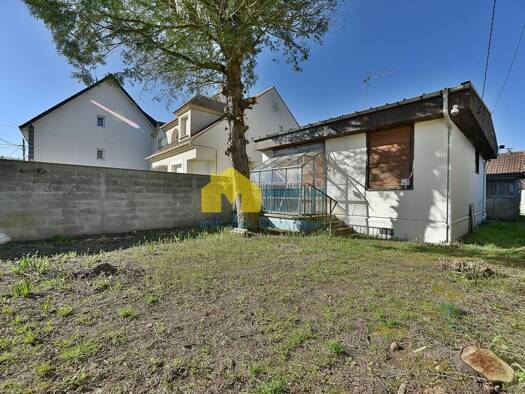 Maison de plain-pied à vendre 185 000 € 2 pièces 1 chambre 52 m² 305 m² de terrain Mairie Sainte-Geneviève-des-Bois 91700