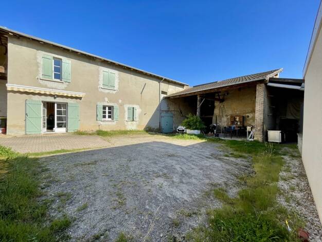 Maison à vendre 370 000 € 3 pièces 2 chambres 276 m² 660 m² de terrain Genay 69730