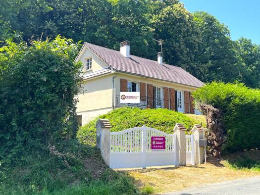 Maison de plain-pied à vendre 125 100 € 4 pièces 3 chambres 84 m² 1 500 m² de terrain Tourouvre Au Perche 61190