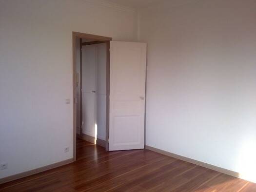 Appartement à louer 670 € 2 pièces 1 chambre 37,5 m² Étage 4/4 Melun 77000